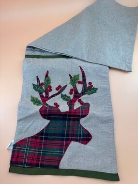 Pier 1 Imports Plaid Reindeer Christmas Table Runner Holiday Deer Cream Gold 72”